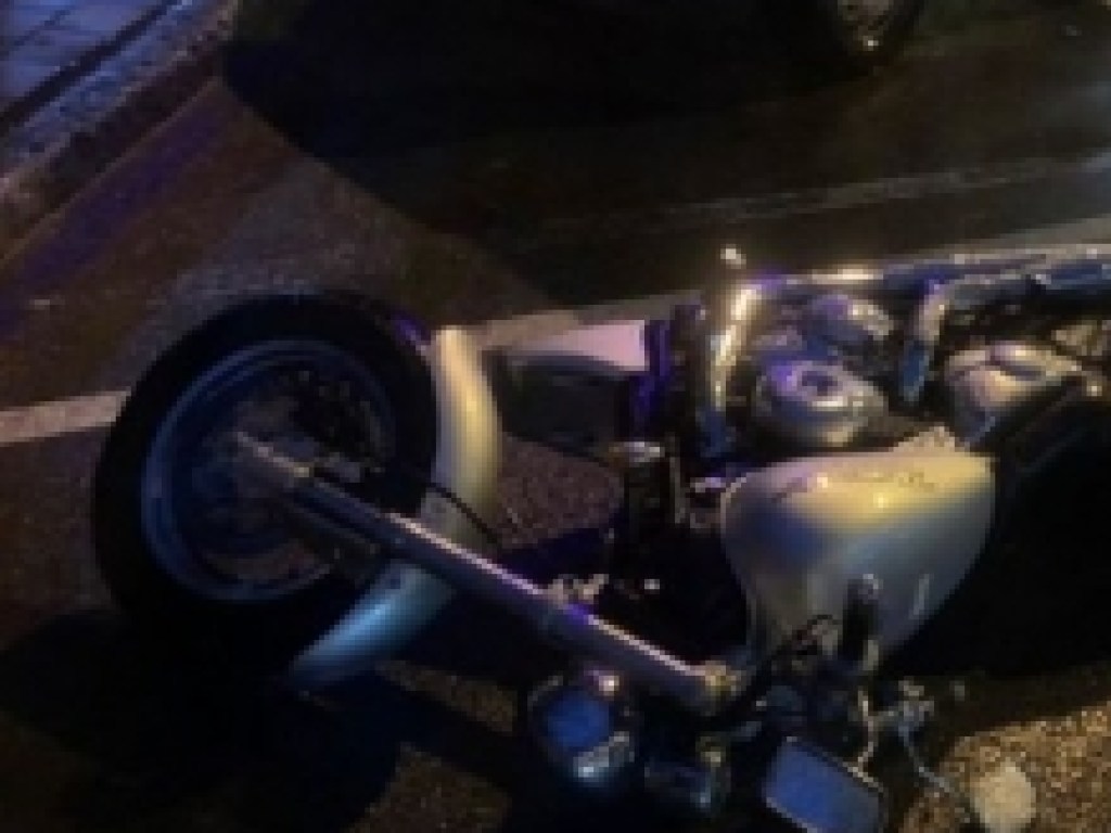 В Днепре мотоциклист на «зебре» сбил двух девушек (ФОТО)