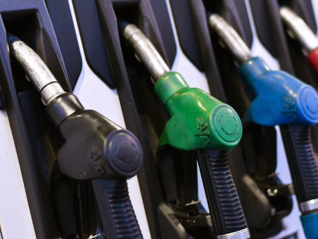 Экономист назвал составляющие цены бензина