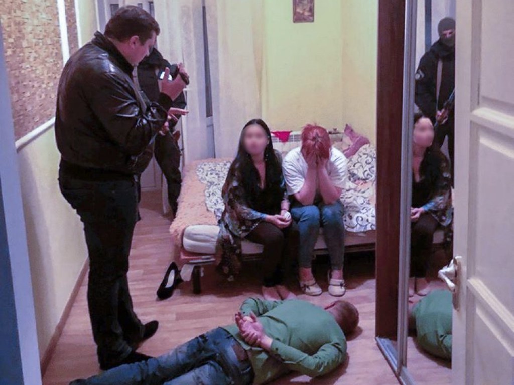 В Киеве разоблачили 12 притонов: сутенеры задержаны (ФОТО)