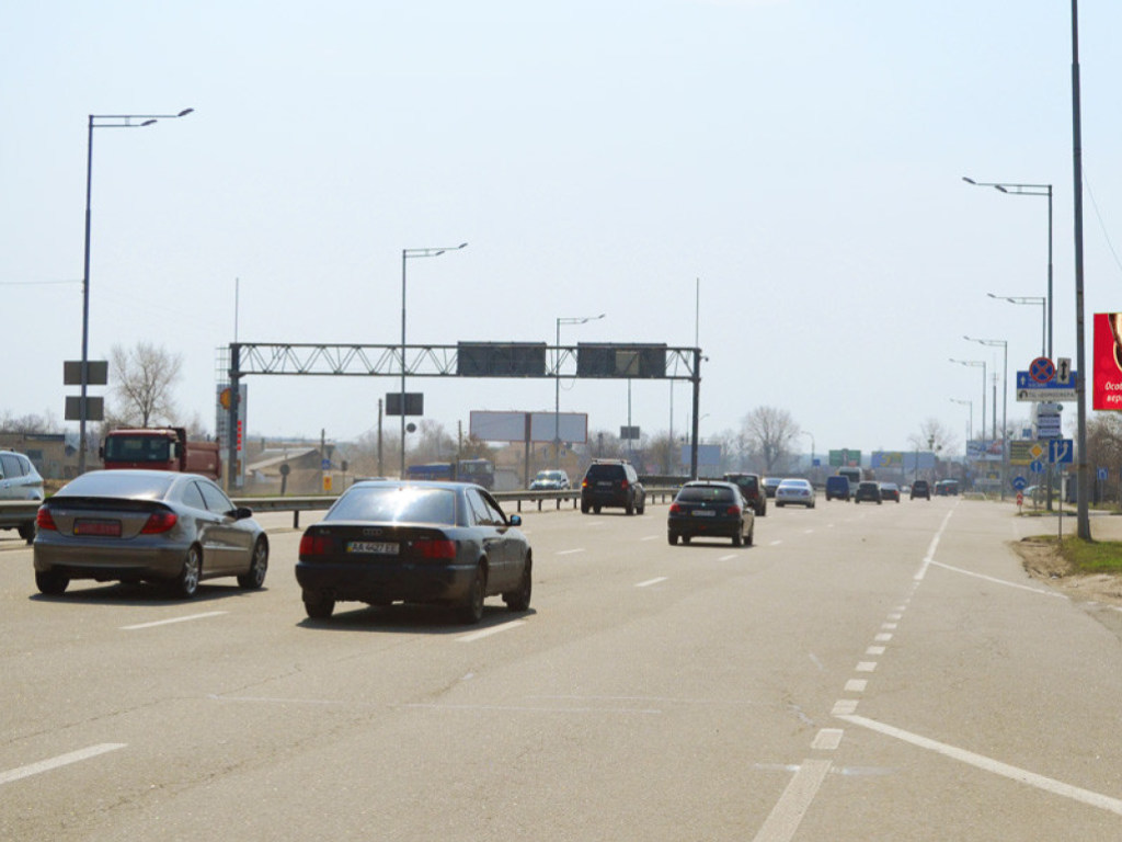 На Столичном шоссе в Киеве ограничили движение транспорта