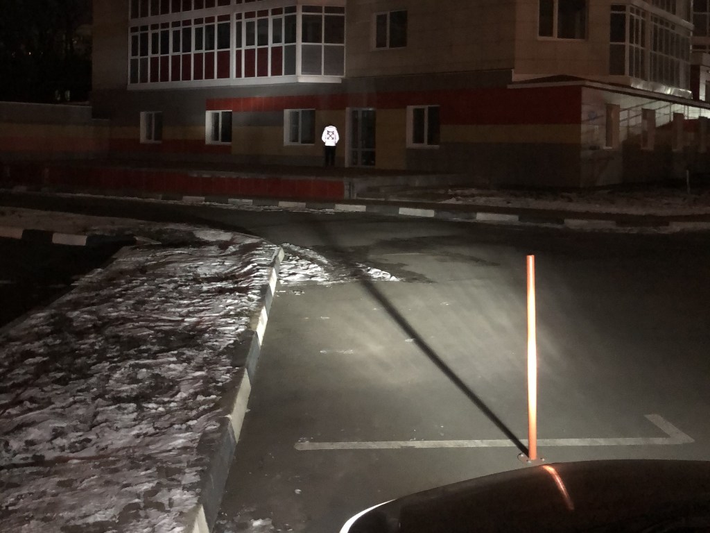 В Киевской области ночью заметили ребенка на детской площадке