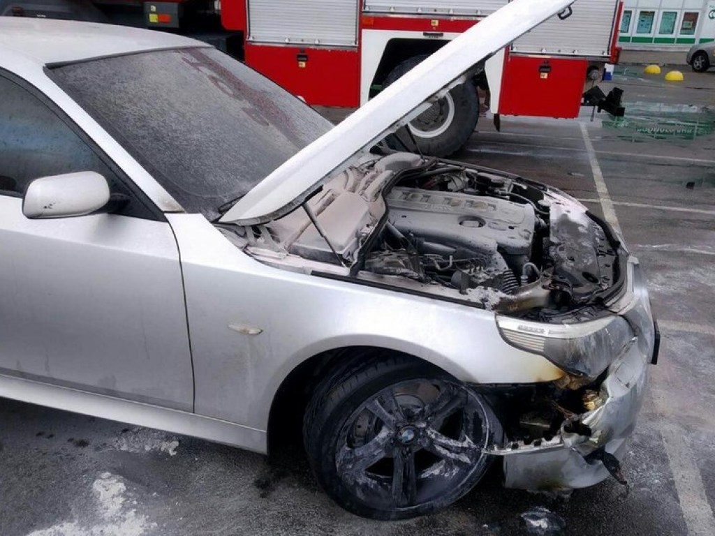 Вчера в Запорожье горели два автомобиля (ФОТО)