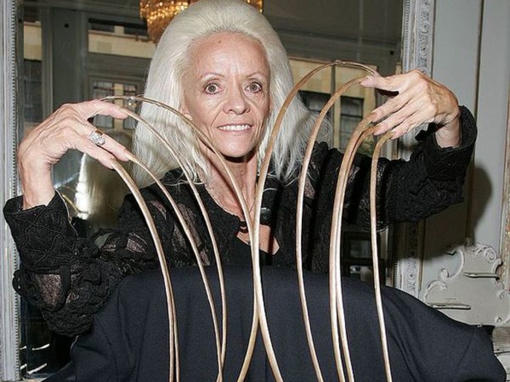 Обладательница самых длинных ногтей в мире рассказала, как их потеряла (ФОТО)