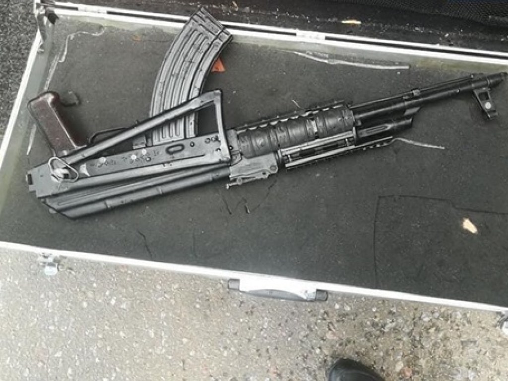 На Киевщине у лихача нашли в Mercedes оружие и наркотики (ФОТО)