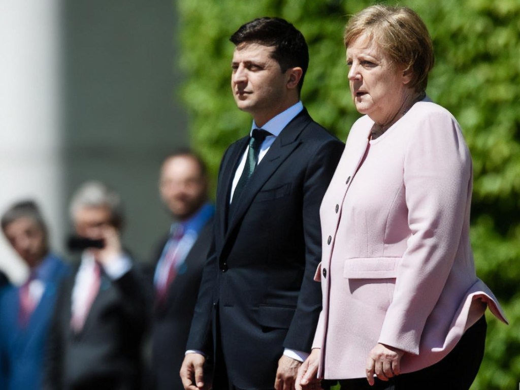 У Зеленского сообщили об итогах телефонного разговора с Меркель о судьбе ТКГ
