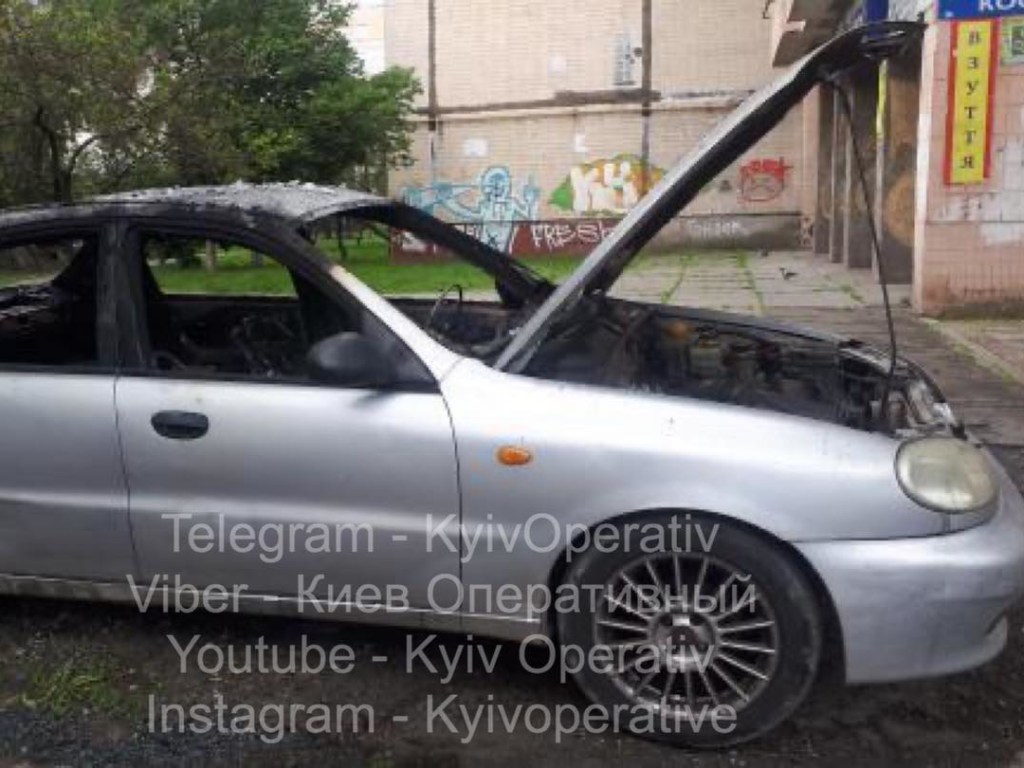 На Оболони в Киеве ночью сожгли Daewoo Lanos (ФОТО)