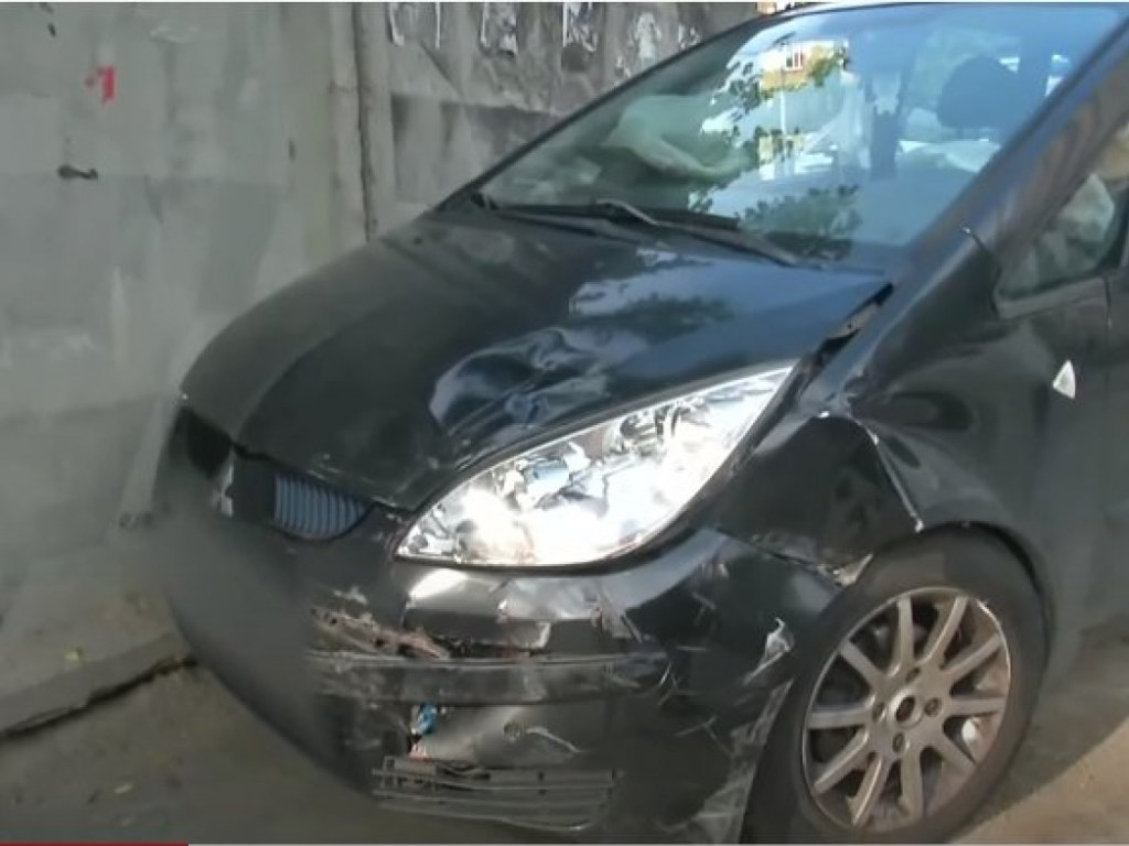 В центре Киева пьяный водитель устроил аварию: пострадала журналистка (ФОТО, ВИДЕО)