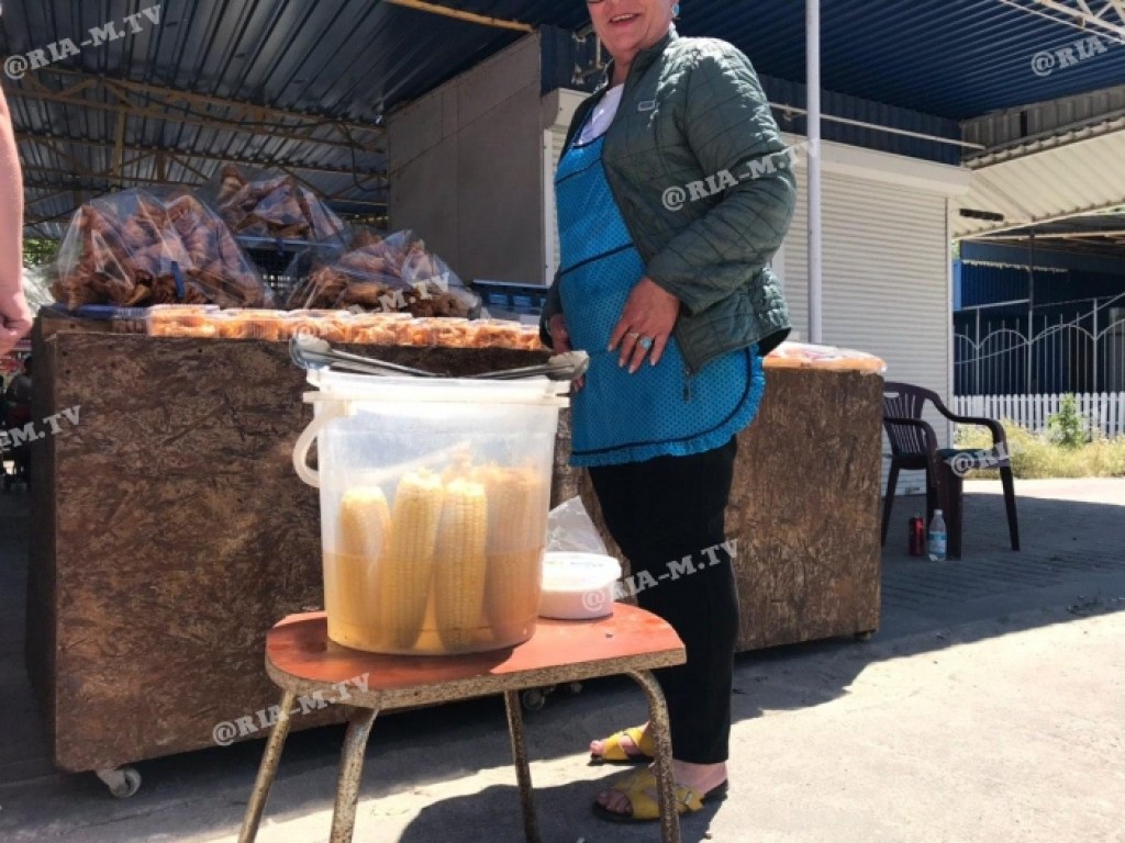 «Золотая кукуруза»: в Кирилловке просят 40 гривен за 1 кочан (ФОТО)