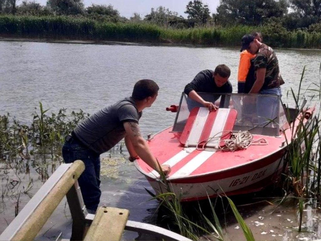 Под Одессой в воде обнаружили тела двух парней – СМИ (ФОТО)