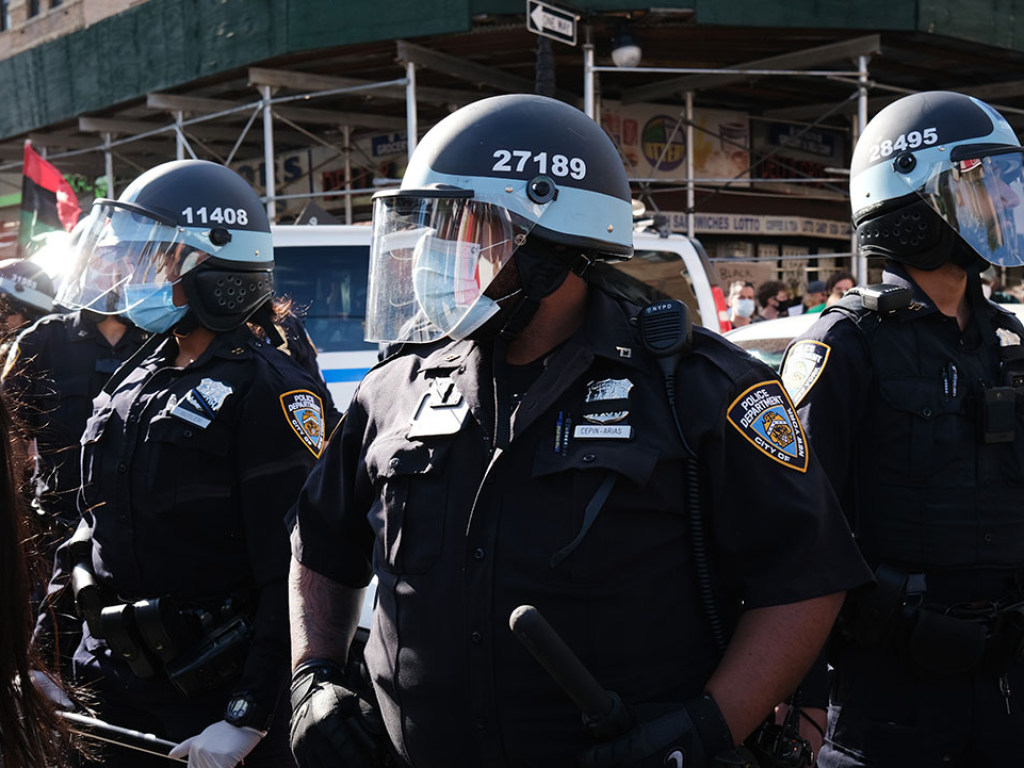 После протестов в Нью-Йорке отменят комендантский час