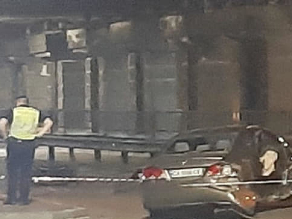 На столичном проспекте произошло смертельное ДТП: столкнулись Honda и BMW (ФОТО)