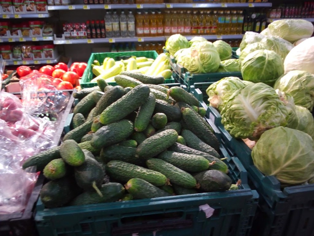 Цена на овощи пошла вниз: в столичных магазинах подешевели капуста и свекла (ФОТО)