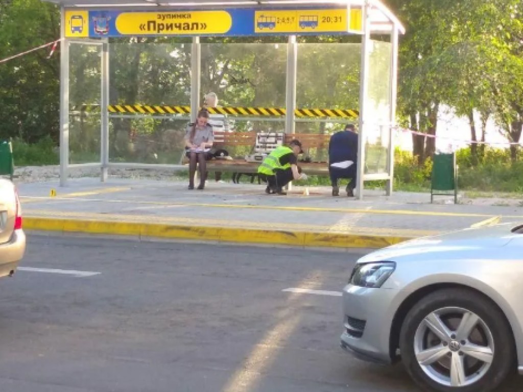 На остановке в Николаеве произошла стрельба: ранение получили двое мужчин (ФОТО)