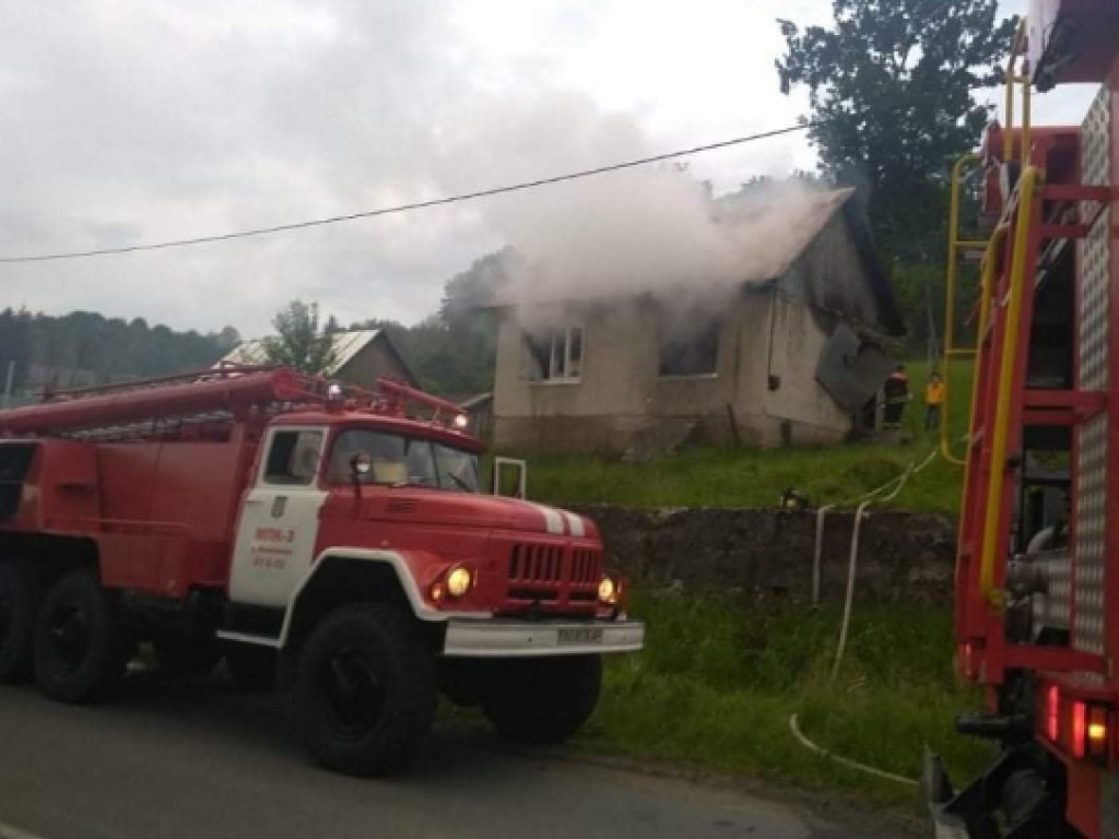При пожаре на Закарпатье погибли две женщины (ФОТО)
