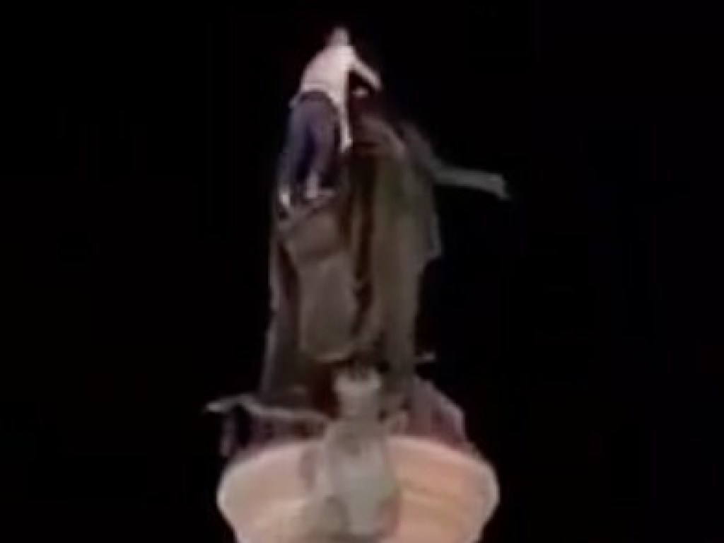 Одессит решил вымыть голову статуе Екатерины ІІ (ФОТО, ВИДЕО)