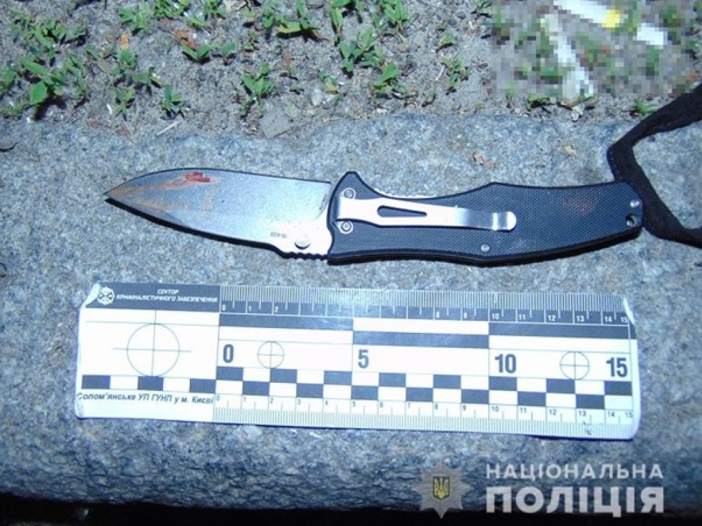 В киевском парке мужчина изранил ножом двух прохожих (ФОТО)