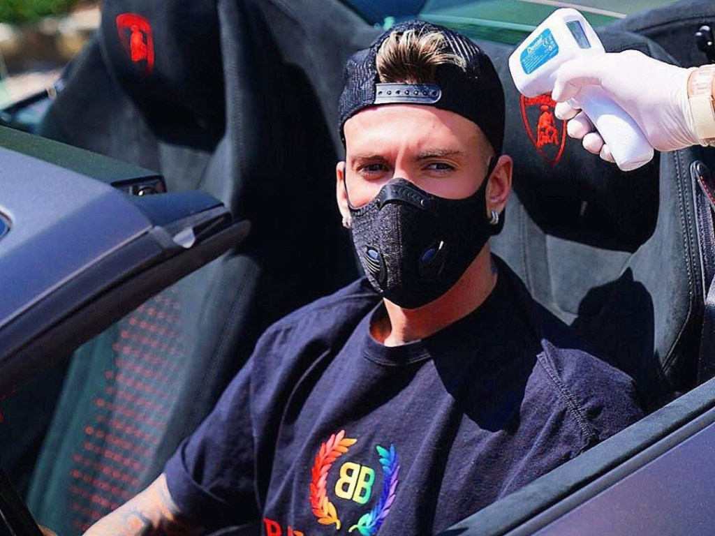 Полузащитника итальянского «Милана» ограбили прямо за рулем автомобиля (ФОТО)