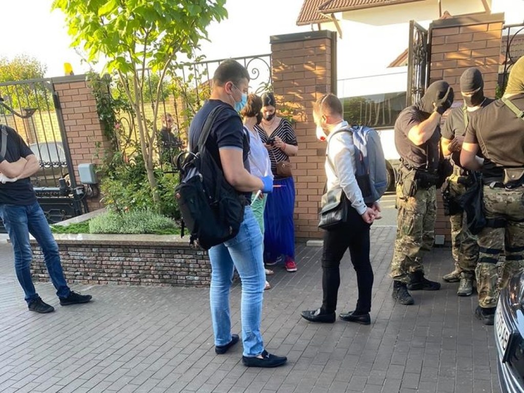 Омелян сообщил, что ГБР ворвалось в его дом с обыском (ФОТО)