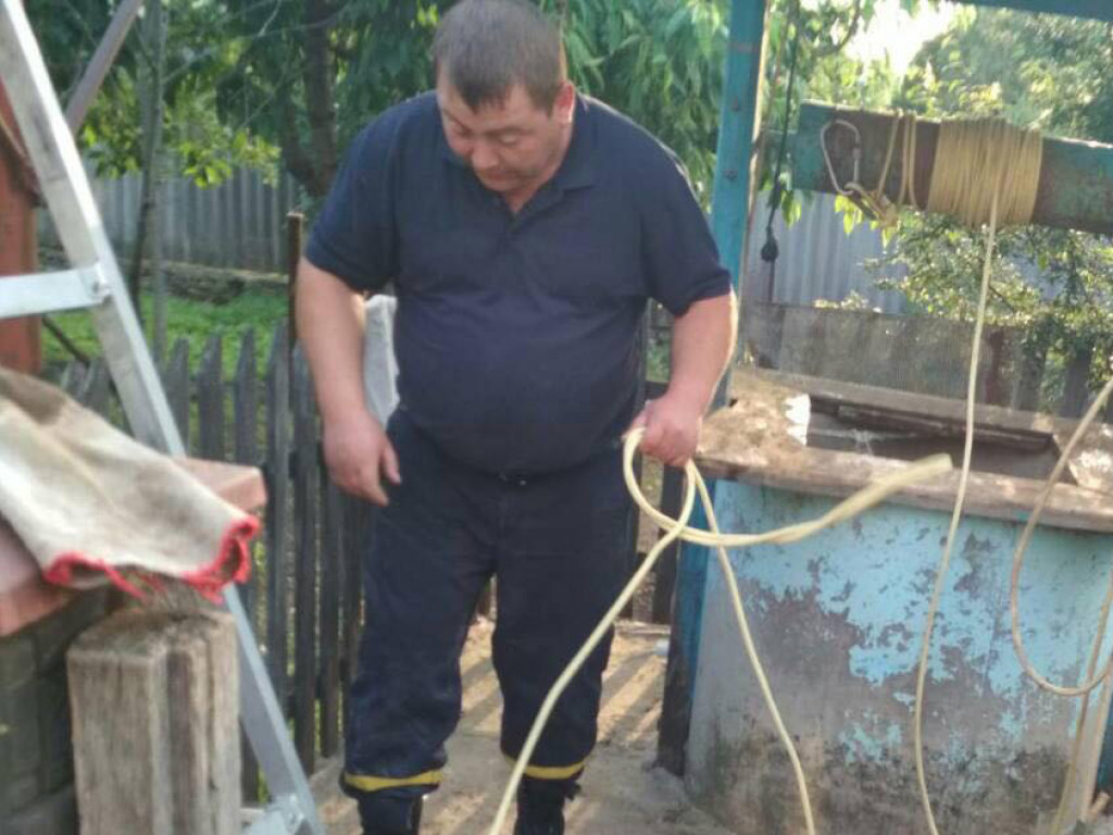 В селе Винницкой области спасатели достали мужчину со дна 27-метрового колодца (ФОТО)