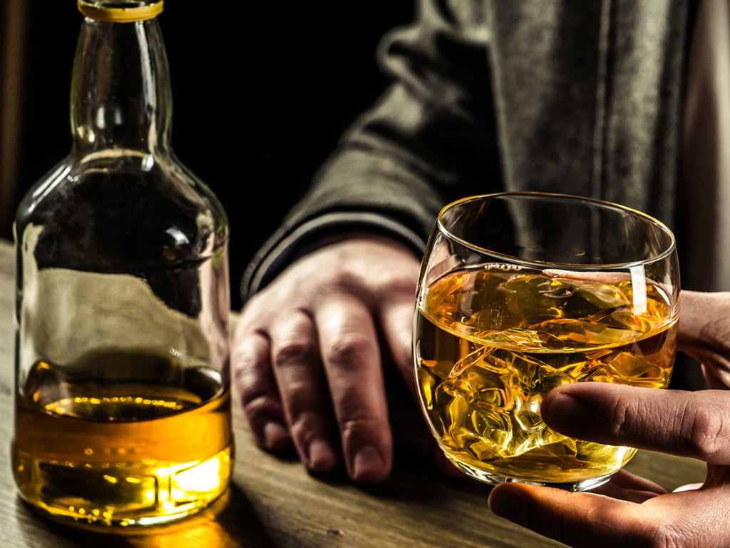 Из Украины может исчезнуть импортный алкоголь: названа причина