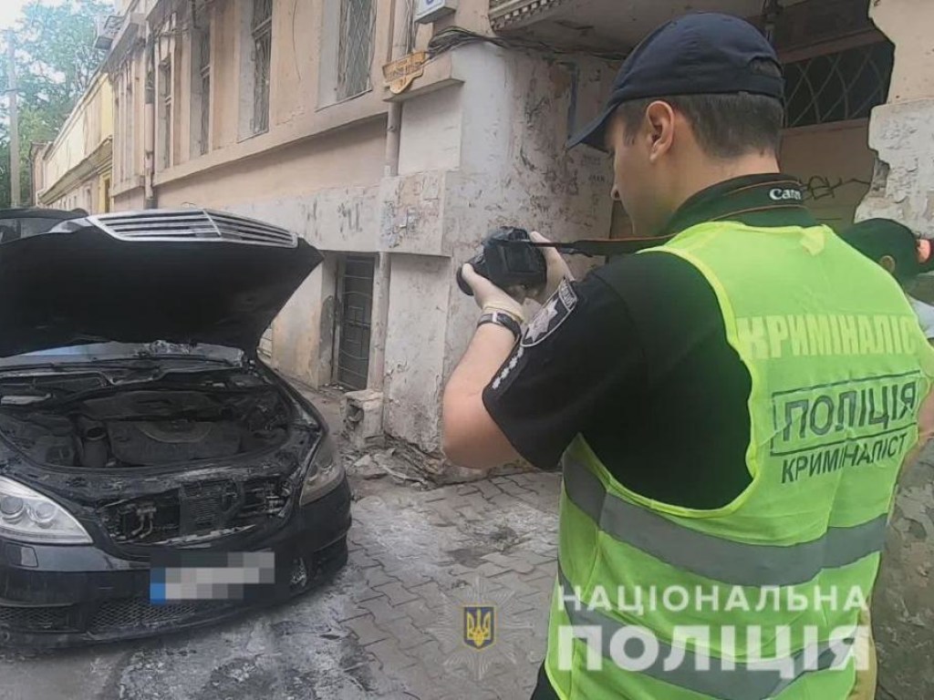 В Одессе задержали подозреваемых в поджоге авто известного адвоката (ФОТО, ВИДЕО)
