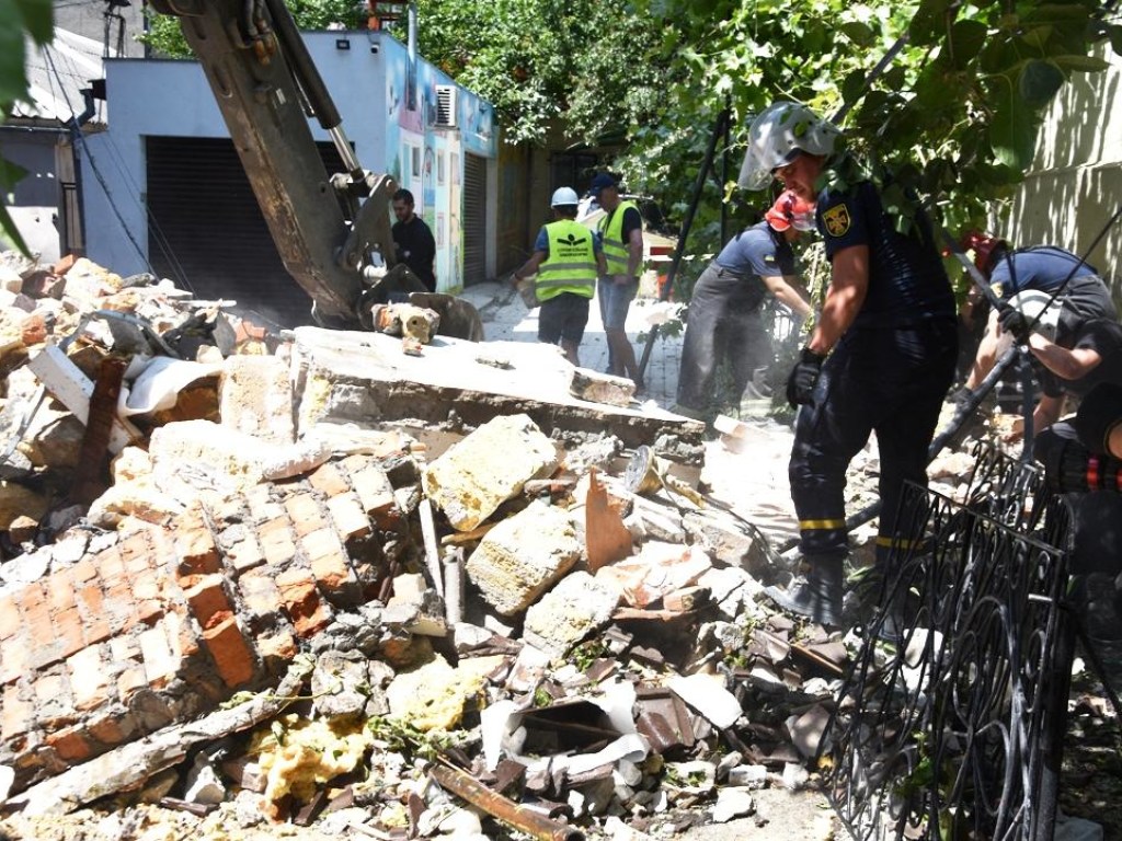 В Одессе разобрали завалы обрушившегося 4-этажного дома (ФОТО)