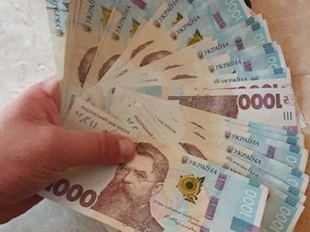 На Закарпатье из-за ошибки банкомат выдал мужчине 40 тысяч гривен
