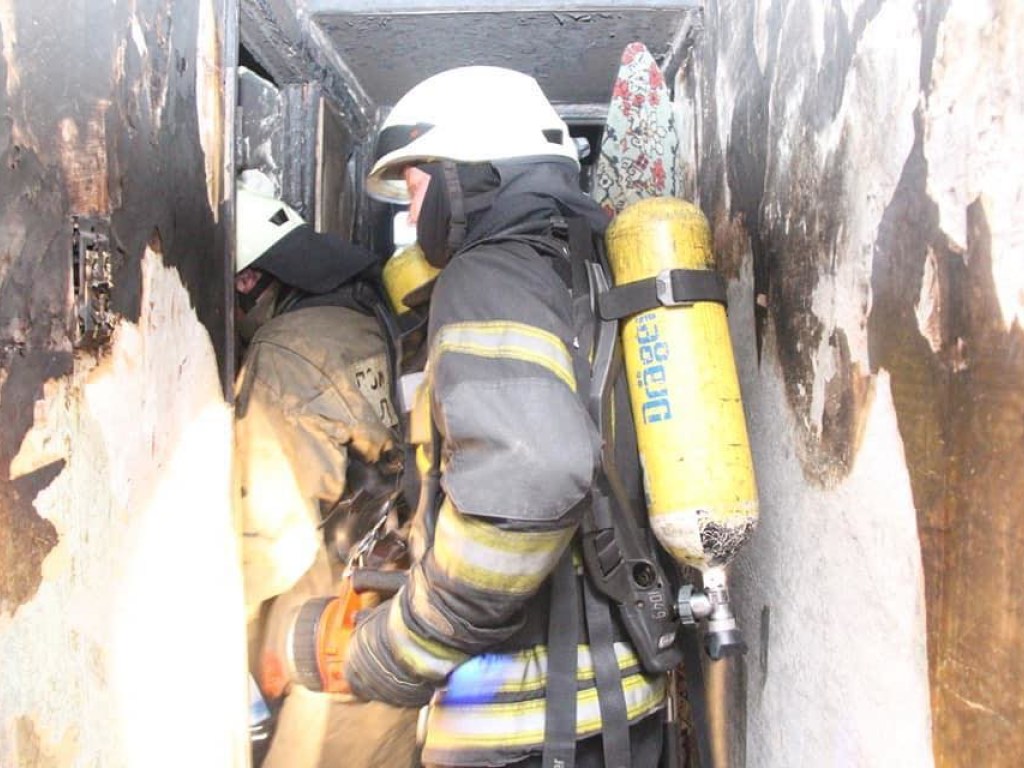 На Оболони в Киеве произошел пожар в квартире многоэтажки (ФОТО)