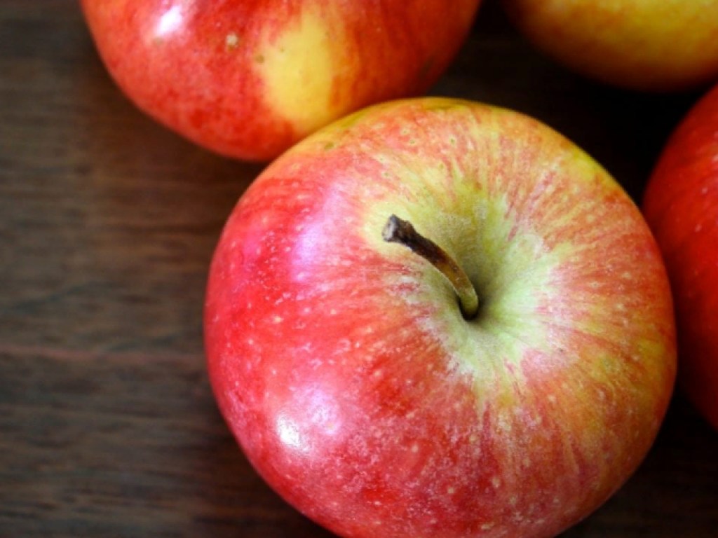 Эксперты назвали пользу яблок в борьбе с коронавирусом