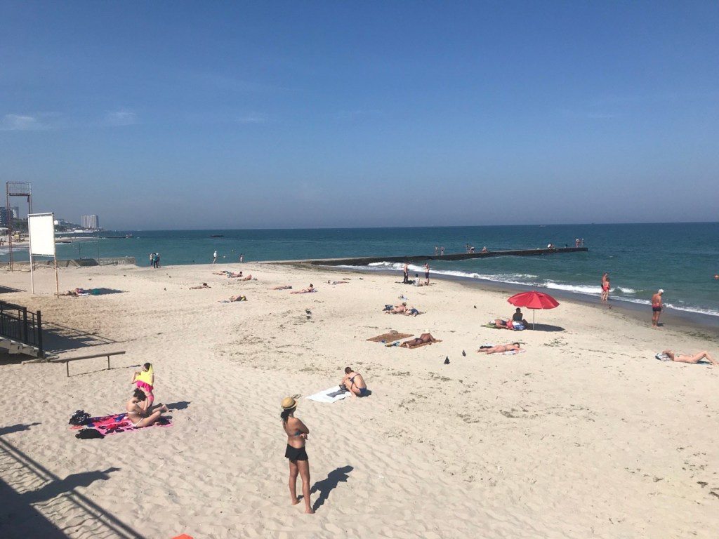 Курортный сезон в Украине: пляжи пустуют, но цены на отдых стремительно растут