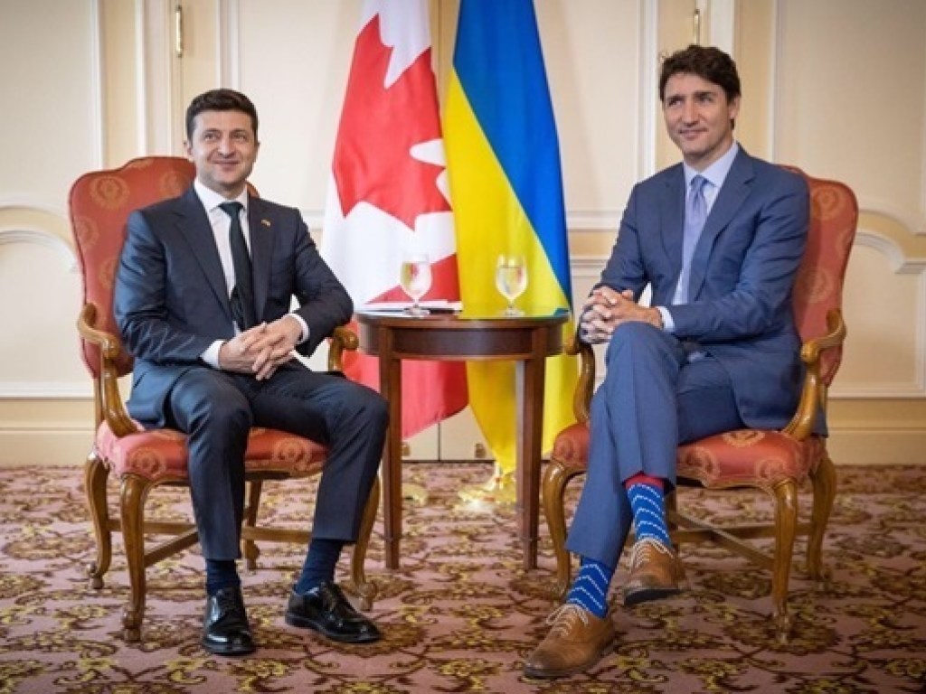 Зеленский обсудил с Трюдо упрощение визового режима между Канадой и Украиной