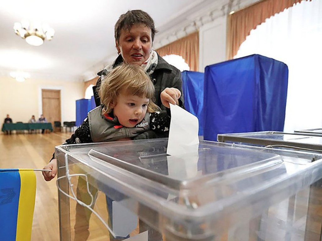 Коронавирус в Украине: местные выборы отменять не будут – эксперт