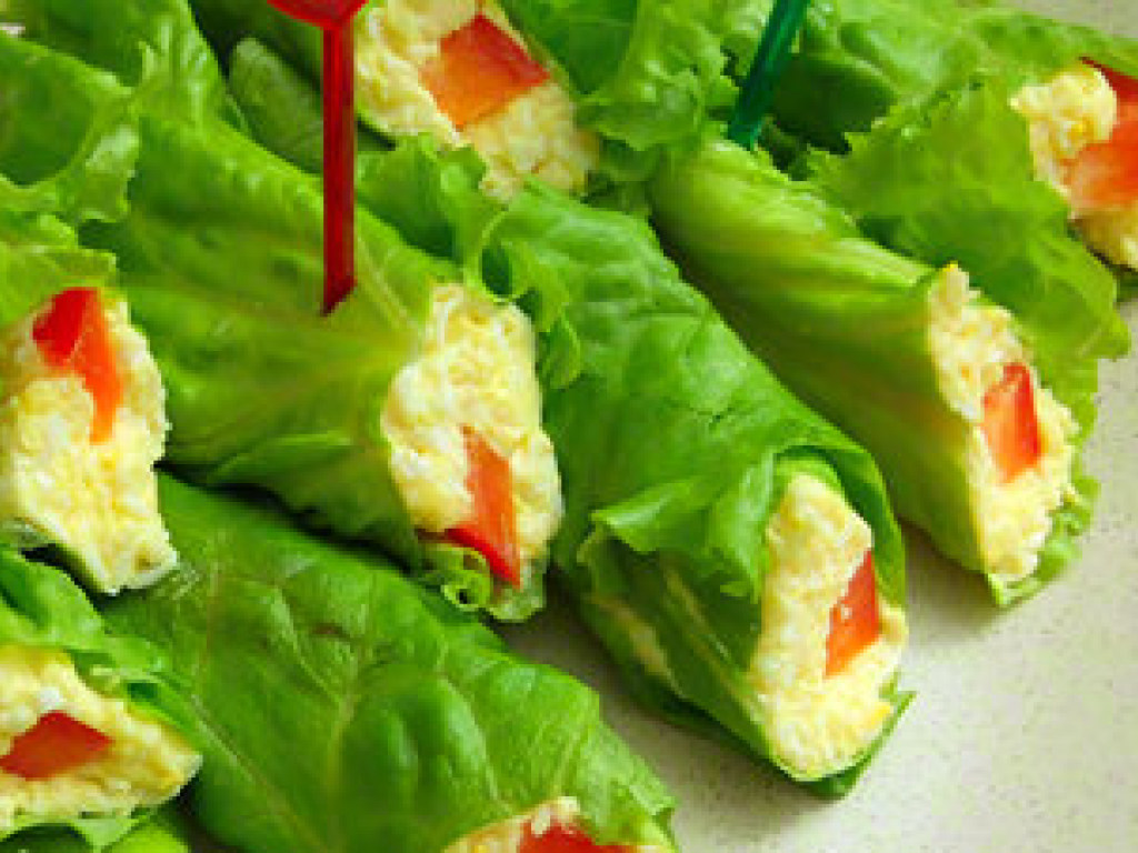 Рецепт для похудения: Вкусный «бутерброд» без хлеба из листьев салата