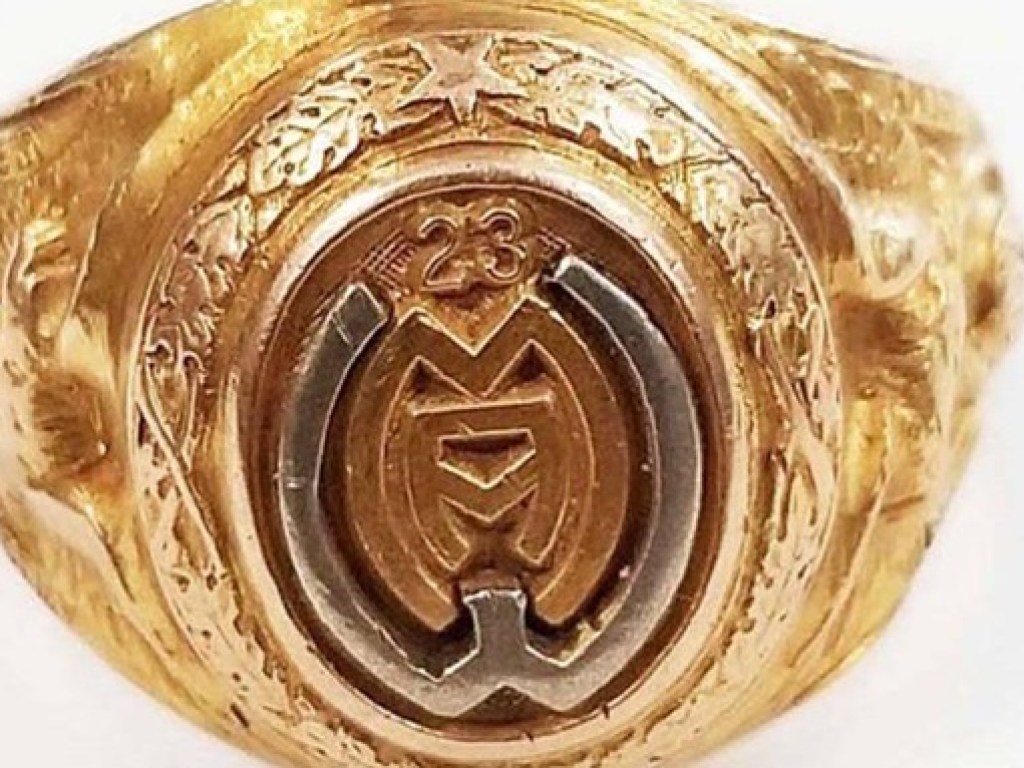 Мужчина нашел золотое кольцо, потерянное почти 100 лет назад (ФОТО)