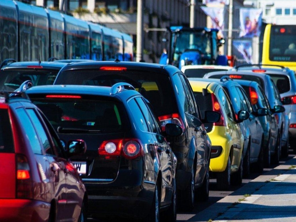 Юрист рассказал, как уменьшить количество автомобильных заторов в Киеве
