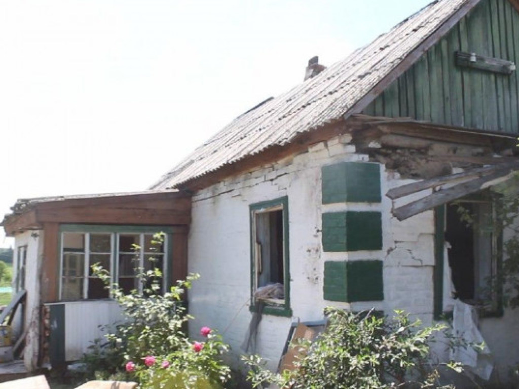 В Кировоградской области удар молнии оставил семью без крыши над головой (ФОТО)