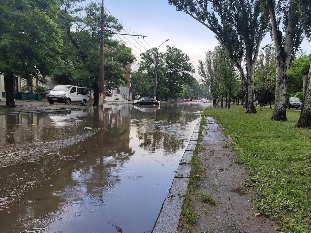 Страшный ливень затопил Николаев (ФОТО, ВИДЕО)