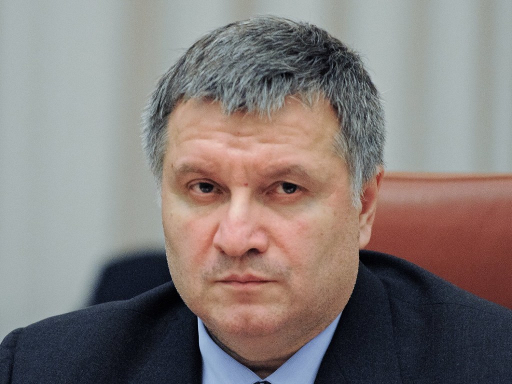 Эксперт рассказал, почему Зеленский не отправляет Авакова в отставку