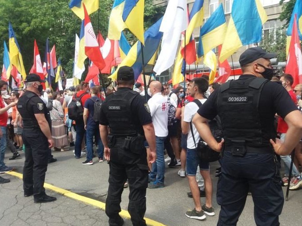Стычки в центре Киева: в полиции отчитались о задержаниях