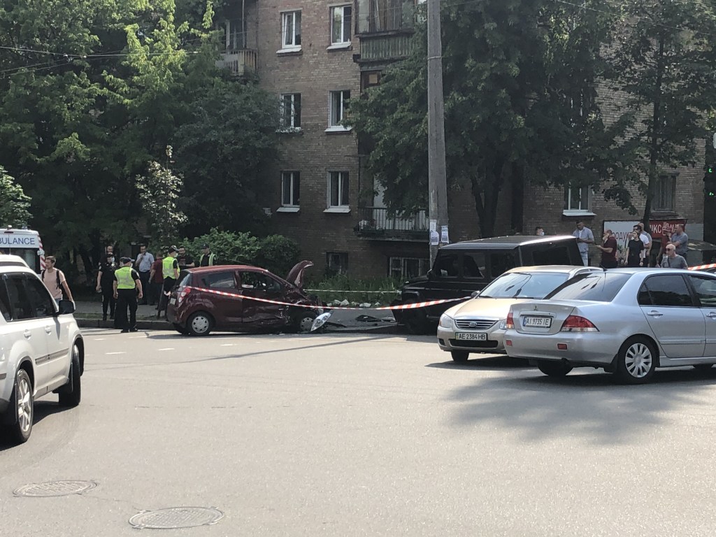 На Печерске в Киеве произошло ДТП с «геликом» (ФОТО)