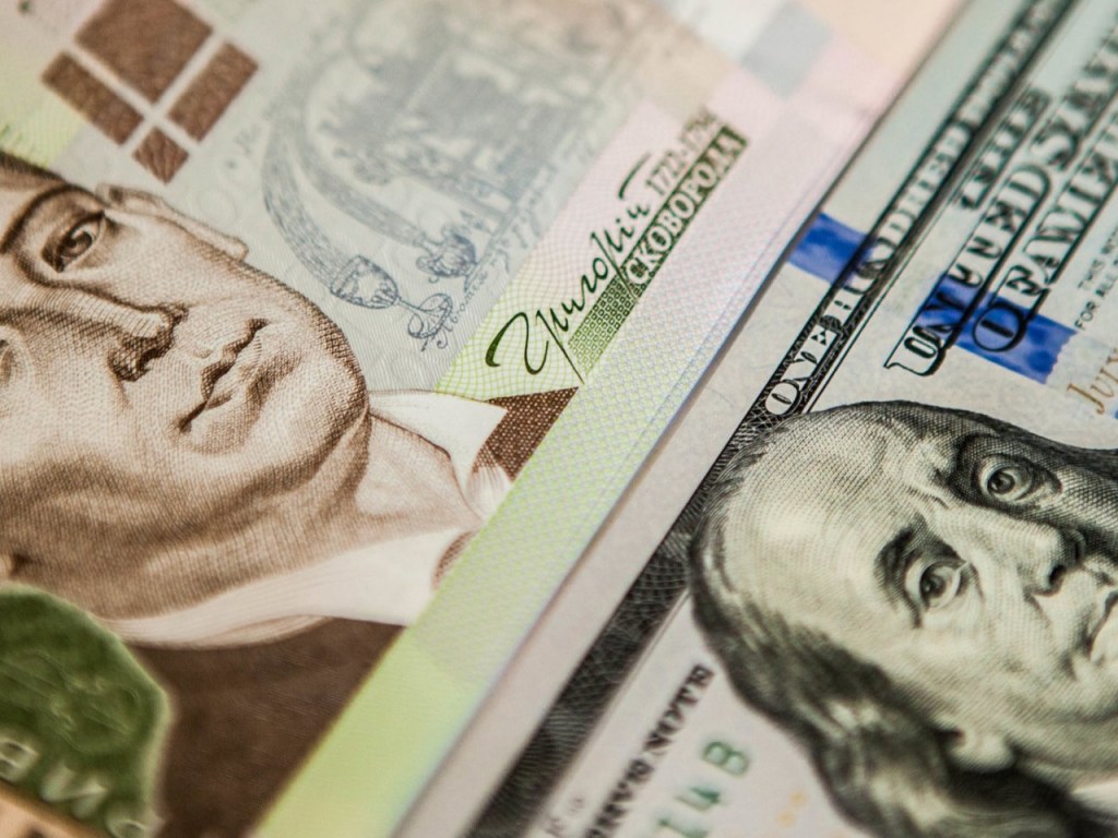Курс доллара летом: будет ли скакать «зеленый»?