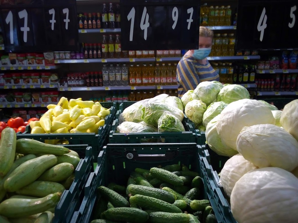 Огурцы в столичных супермаркетах подешевели на 30%: пора делать закатки (ФОТО)