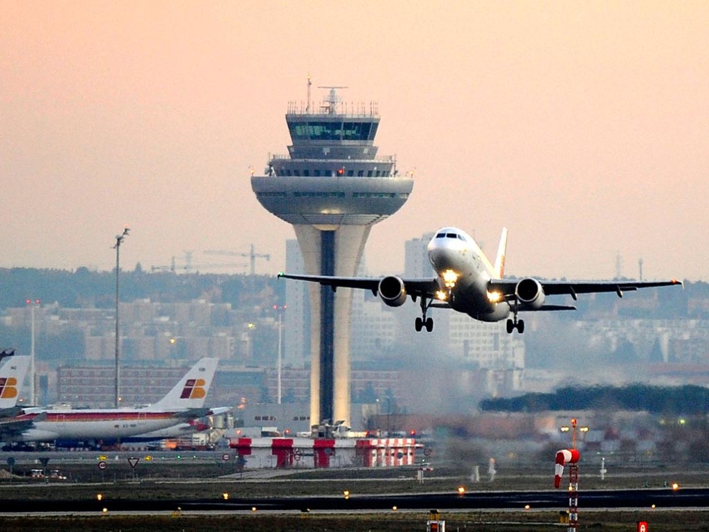 В Испанию попасть будет сложно: в аэропорту проведут тройную проверку