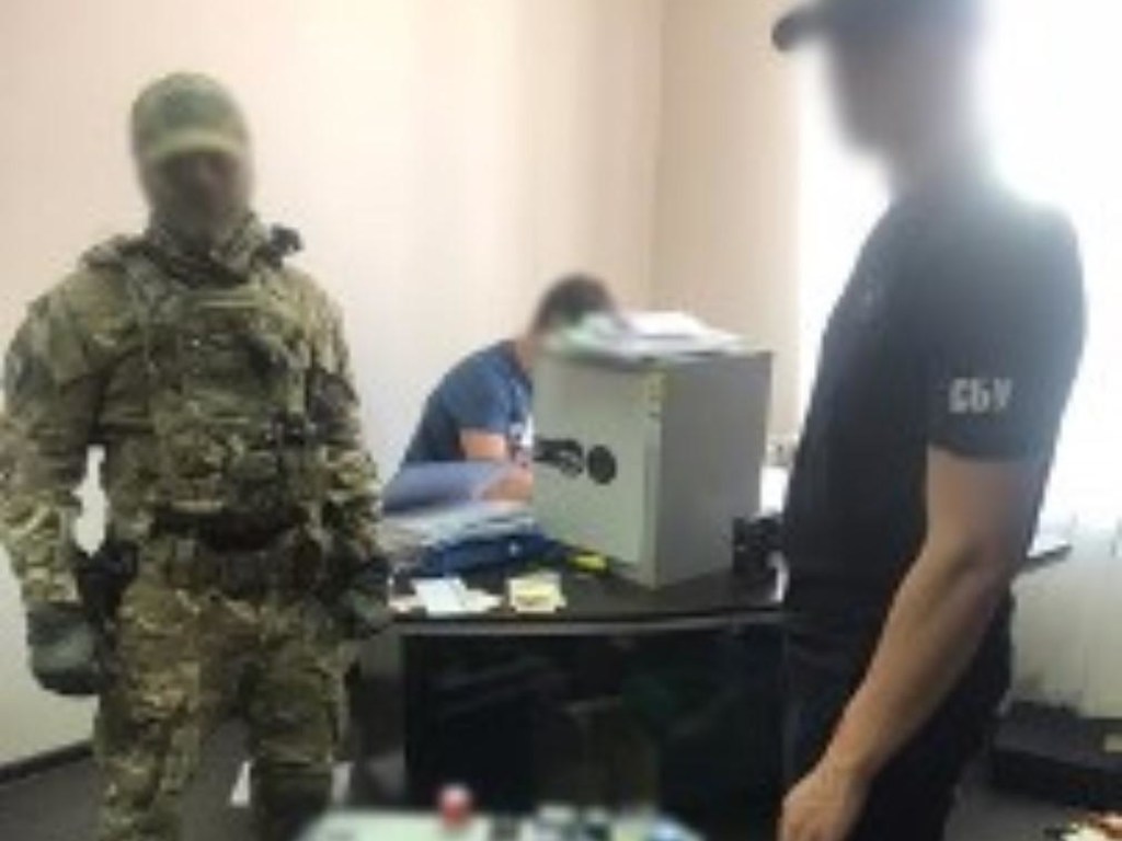 Расследуют дело о злоупотреблении служебным положением при госзакупках: СБУ провела обыски в мэрии Днепра