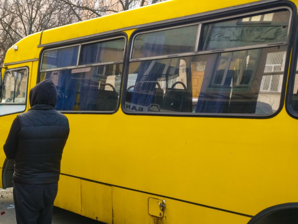 Под Киевом произошла авария с участием маршрутки (ВИДЕО)