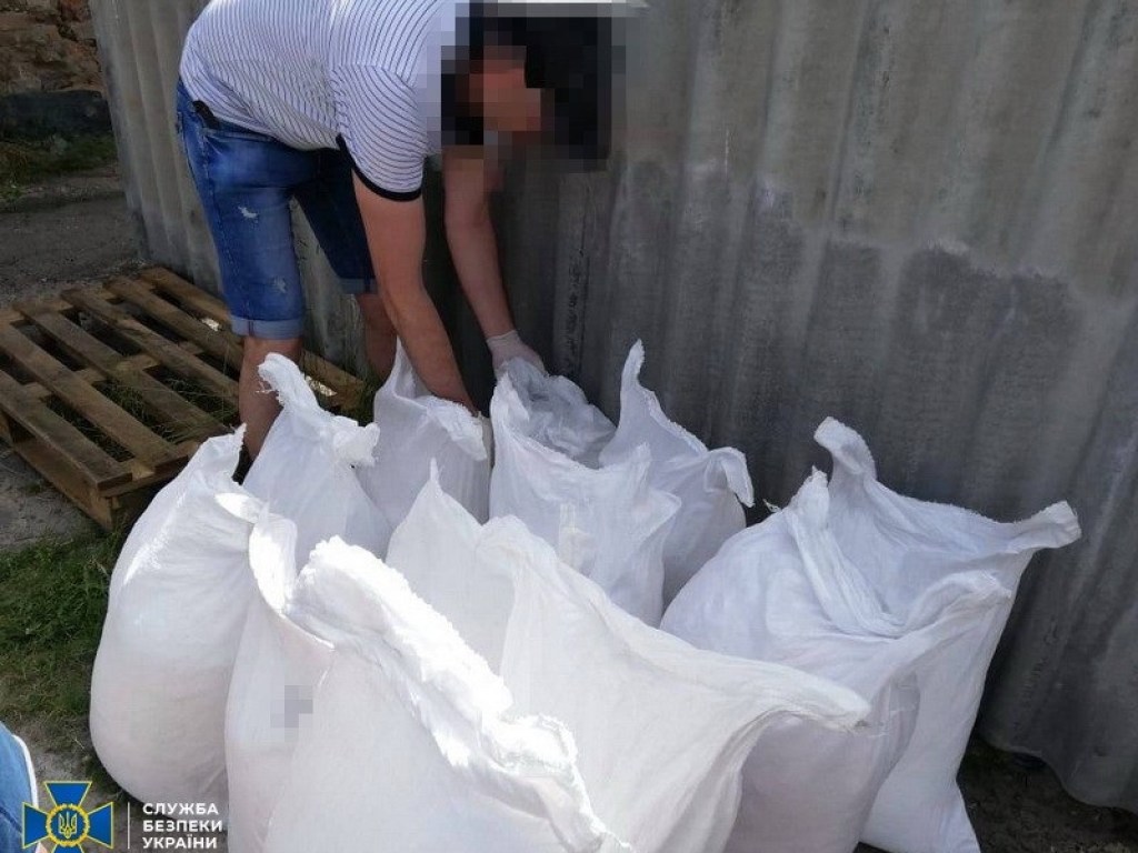 В Сумской области пытались переправить в Россию 12 мешков наркотиков (ФОТО)