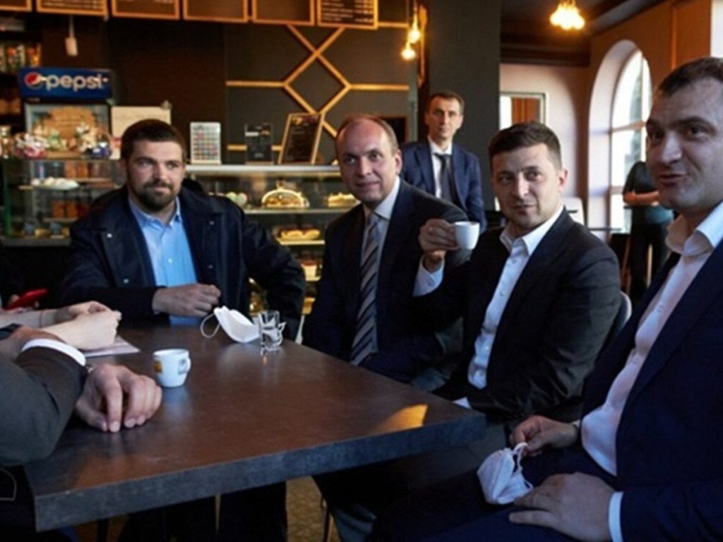 Чай – в «Велюре», кофе – в Хмельницком: как нарушали карантин украинские политики