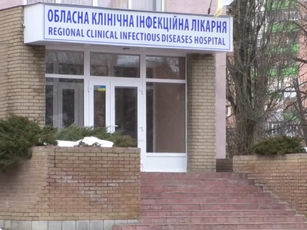 Растет количество пациентов: в Харьковской областной больнице не хватает персонала для помощи заболевшим коронавирусом