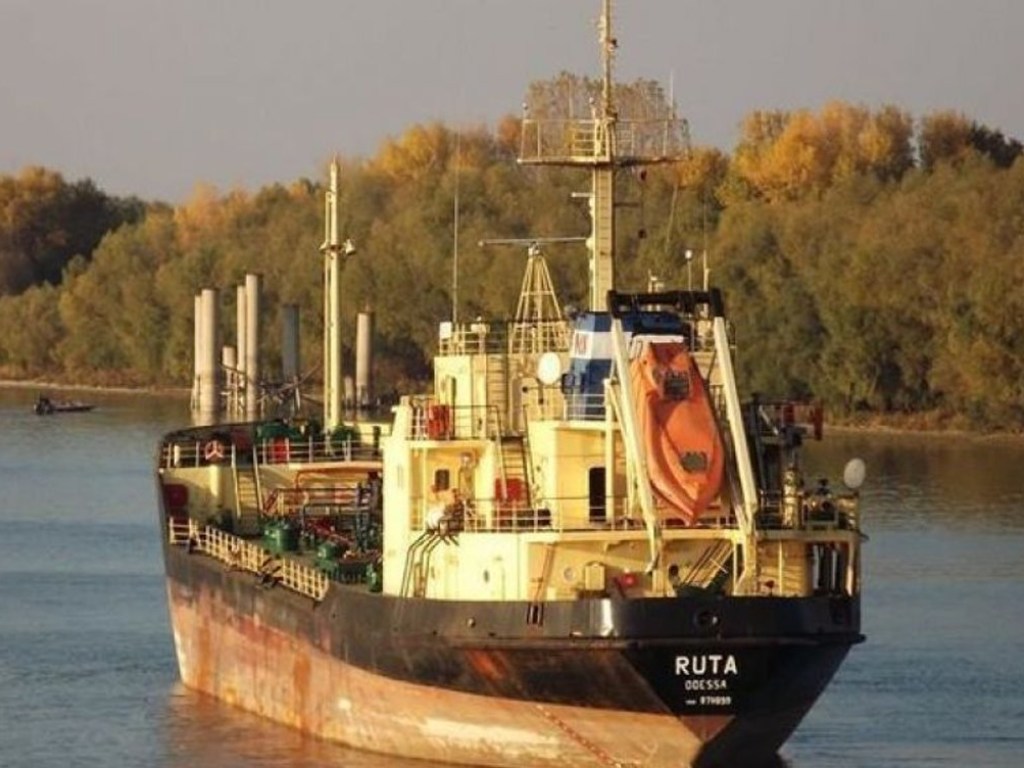 Обвиняли в незаконной перевозке нефти: в Украину возвращаются моряки после трех лет тюрьмы в Ливии
