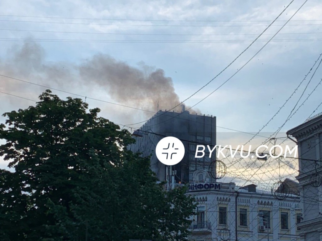 Пожар в центре Киева: горит здание проектного института (ФОТО)